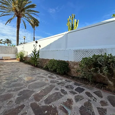 펜션 Holiday Bungalow With Terrace In 플라야 델 잉글스